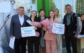 Випускників-відмінників та вчителів з громади біля Тернополя нагородили грошовими преміями